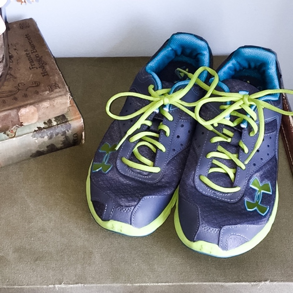 LIKE NEW Under Armour Athletic Shoe